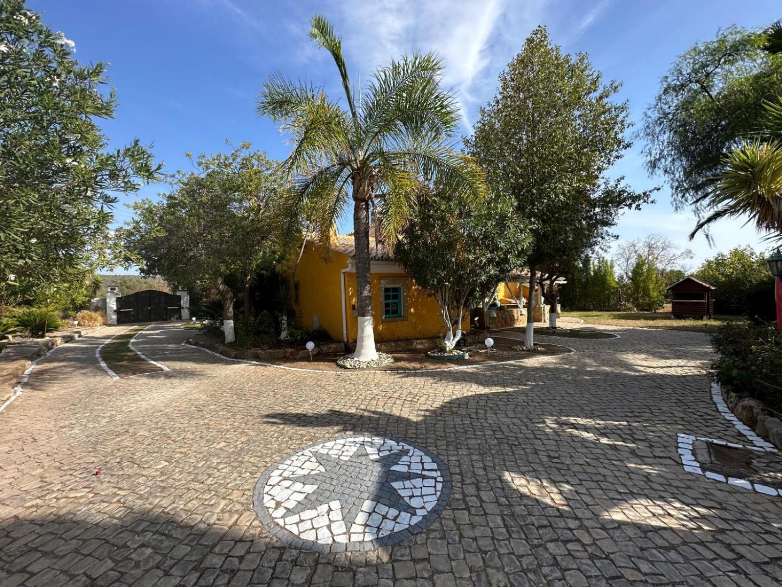 ホテル Nuriah Boutique House ボリケイメ エクステリア 写真